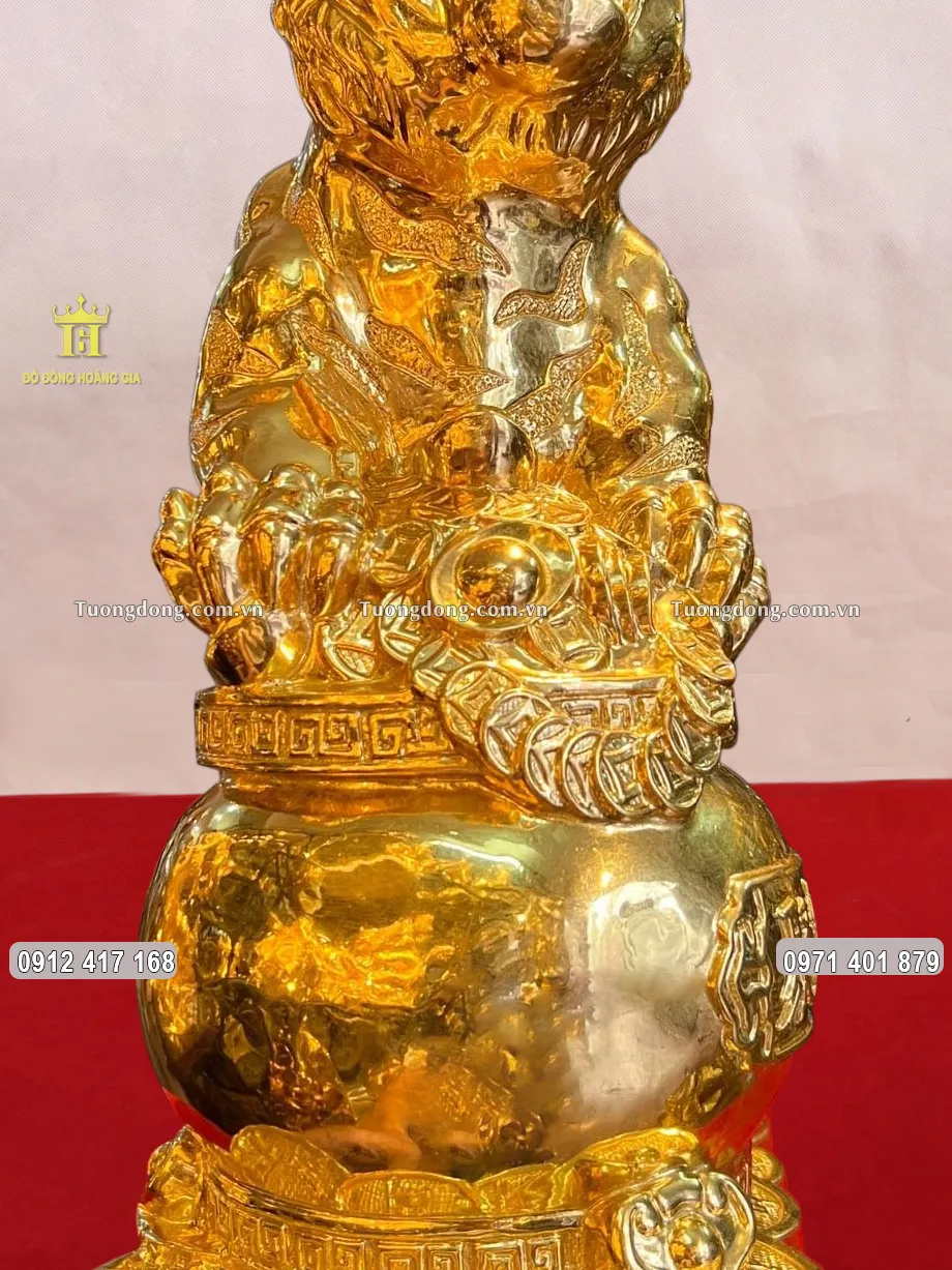 Hũ tiền chứa tràn đầy vàng bạc, ngọc